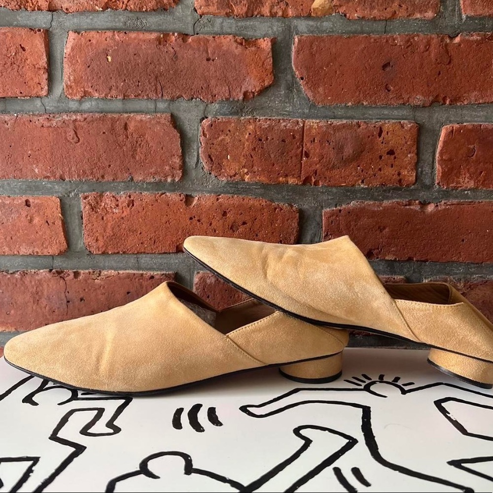The Row Noelle Collapsible Heel Suede Loafers (beige)